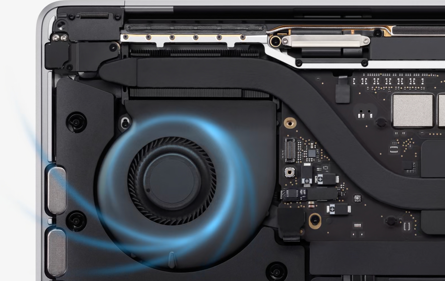 A MacBook Pro 13" ventilátorral van kiegészítve, így a teljesítményt nem kell visszavenni intenzív igénybevétel esetén sem.